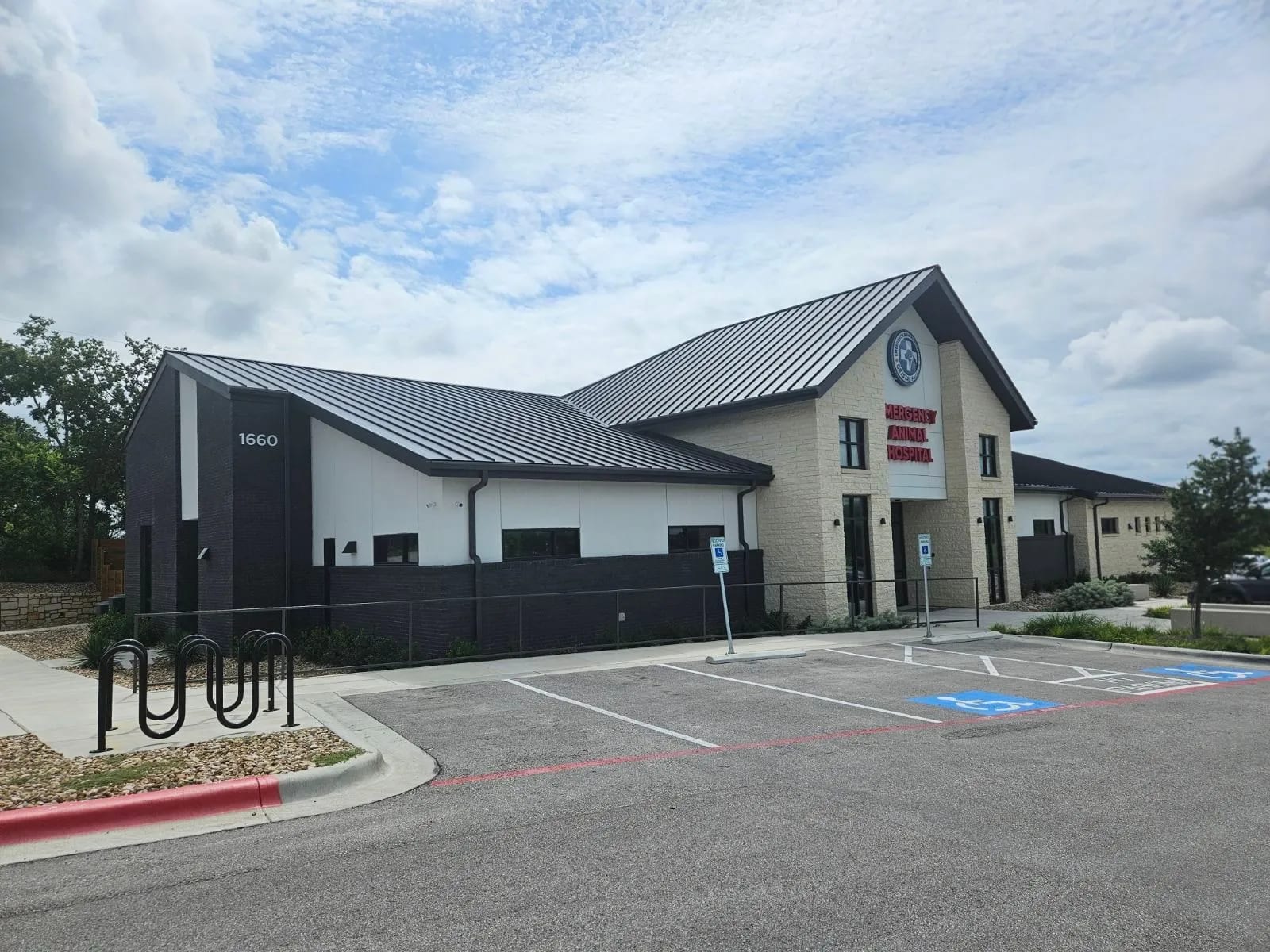 Emergency Animal Hospital of Crystal Falls - Leander