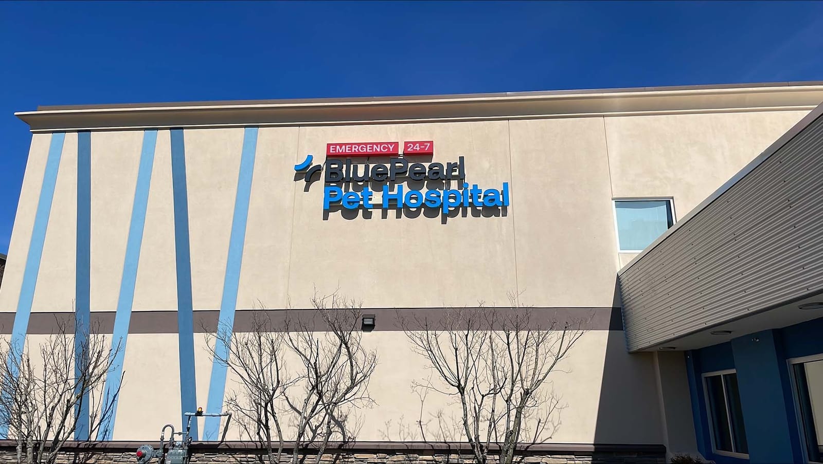 BluePearl Pet Hospital building with blue stripes and an Emergency 24/7 sign