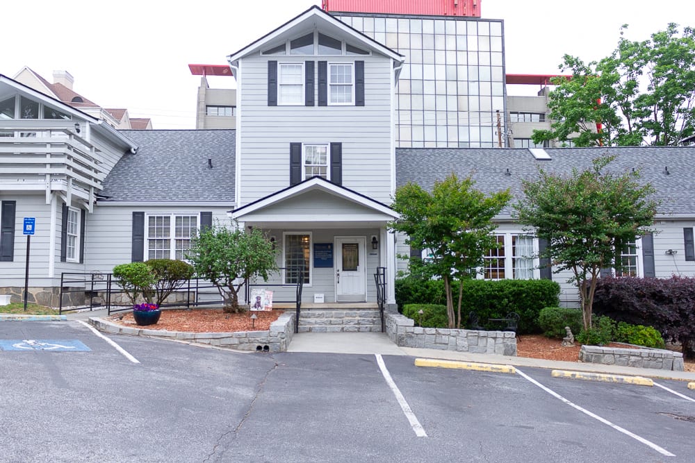 Pharr Road Animal Hospital - Atlanta